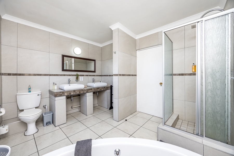 10 Bedroom Property for Sale in Plattekloof Western Cape